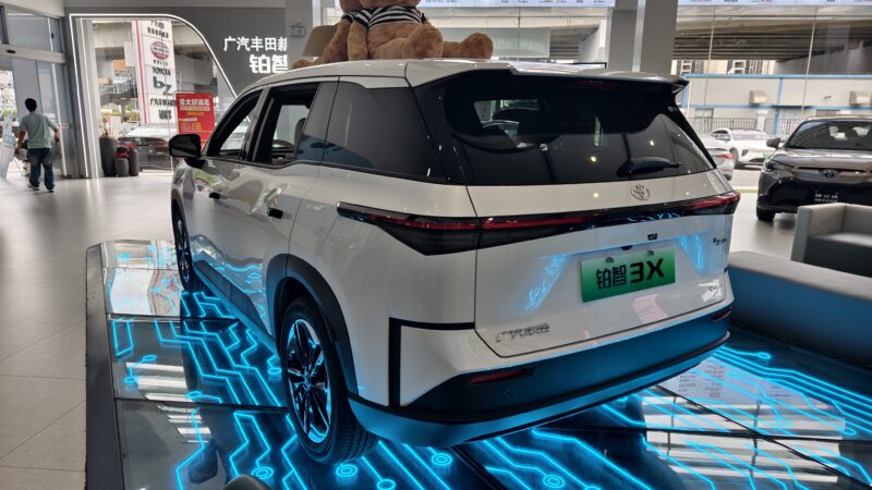В Китае представили электрокроссовер Aion V с улучшениями от Toyota