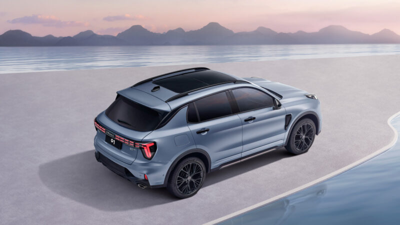 В Китае стартовали продажи компактного кроссовера Lynk & Co 01 2025 года с скидкой 4 320 долларов США