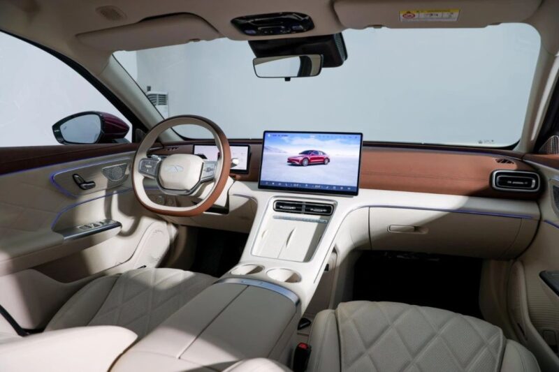 В Китае стартуют предпродажи Chery Fulwin A9L с запасом хода 2000 км в преддверии глобального запуска 25 июня