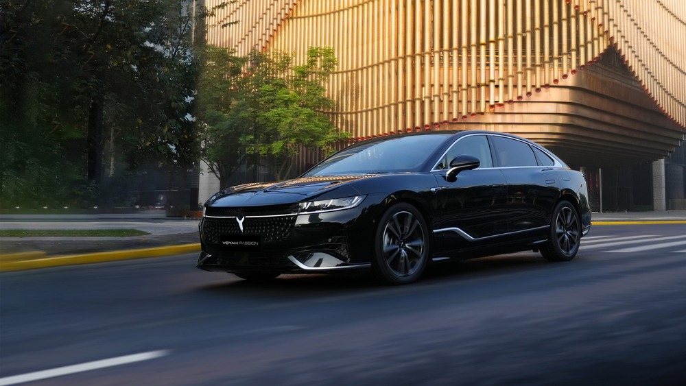 Hybrid Voyah Passion EVR для России на фронте в динамике