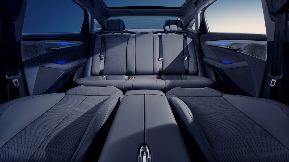 гибридный Voyah Passion EVR для России салон интерьер сиденья второй ряд