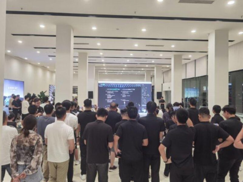 В Китае электрокар Xiaomi YU7 SUV набрал более 289 000 предзаказов за 60 минут.