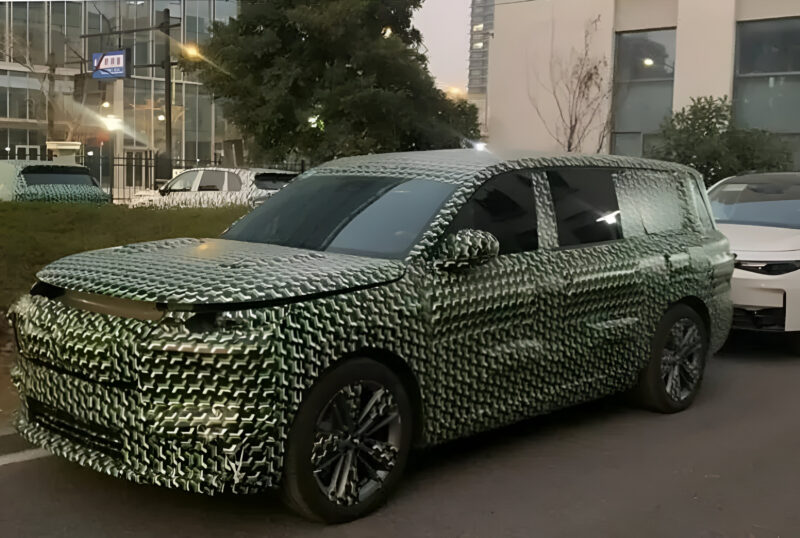 В Китае рассекретили флагманский кроссовер Leapmotor D-series: ожидается запуск в 2026 году