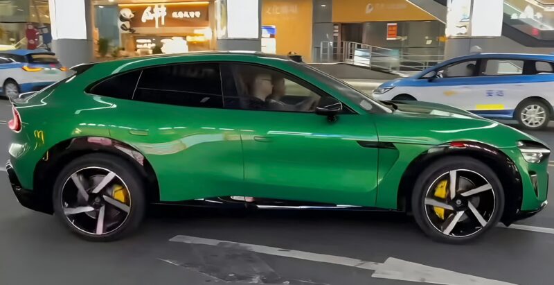 В Китае электрокар Xiaomi YU7 SUV набрал более 289 000 предзаказов за 60 минут.