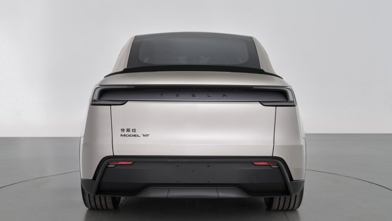 В Китае Tesla осенью запустит Model Y L с увеличенной колесной базой и шестью местами