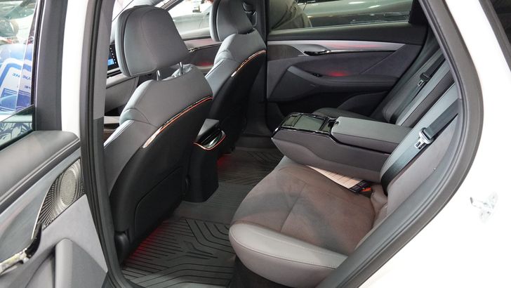 Evolute I-Space Interior