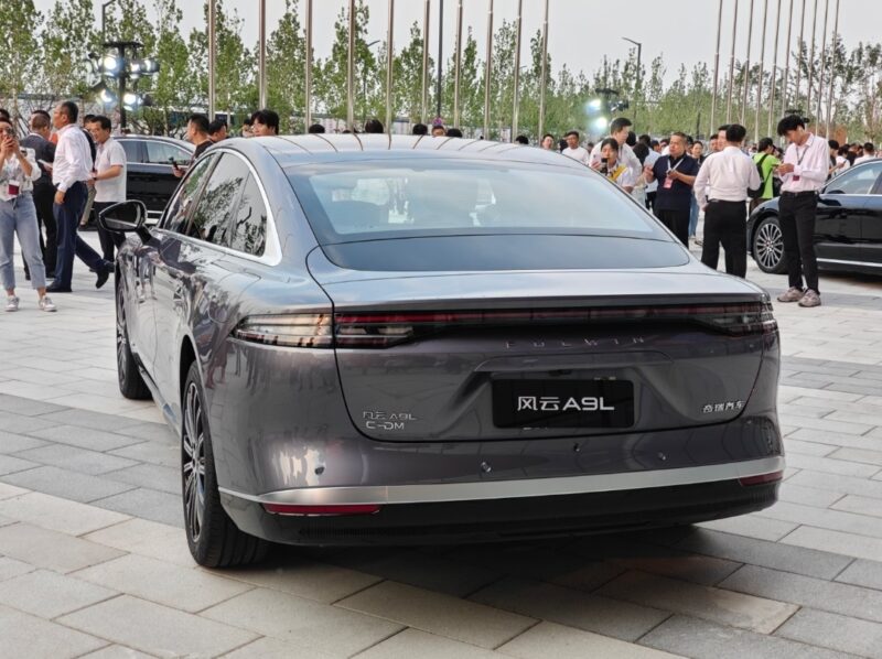 В Китае представлен Chery Fulwin A9L PHEV с запасом хода 2000 км по цене от 20 890 долларов
