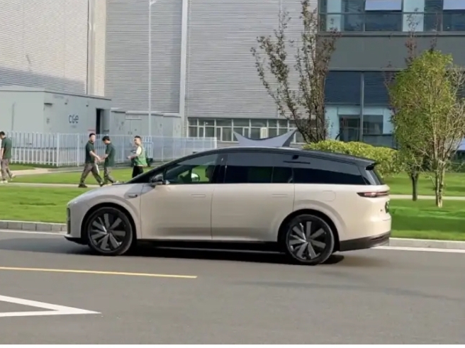 В Китае компания LI Auto представит новый кроссовер LI I8 Pure Electric