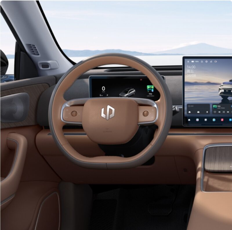В Китае кроссовер Leapmotor C11 2026 года выходит на рынок по цене от 20 870 долларов в версиях EREV и BEV