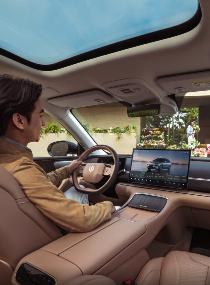 В Китае кроссовер Leapmotor C11 2026 года выходит на рынок по цене от 20 870 долларов в версиях EREV и BEV