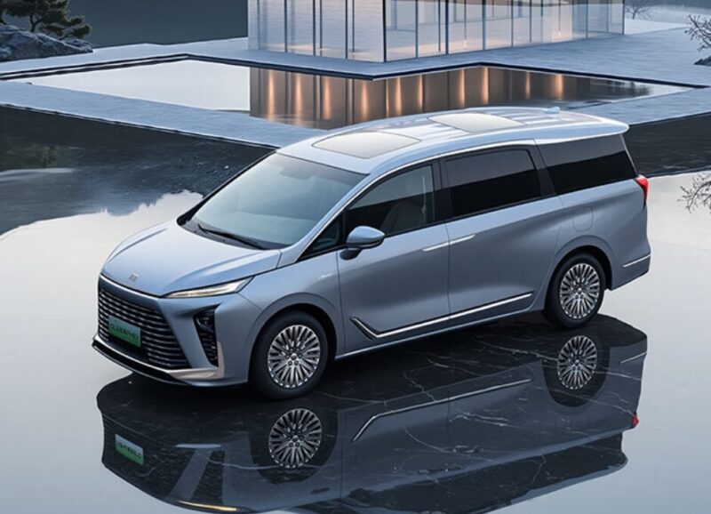 В Китае представлен первый в отрасли подключаемый гибридный минивэн Buick GL8 с аккумулятором 5C
