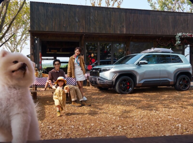 <p>В Китае представлена高端 версия BYD Fang Cheng Bao 7 с системой God's Eye B и доком для дрона. </p>
<p>(Перевод с небольшим упрощением для лучшего восприятия.) </p>
<p>Если нужен ближе к оригиналу:<br />
<strong>В Китае представлена топовая версия BYD FCB Tai 7 с God's Eye B и встроенным доком для дрона.</strong> </p>
<p>Выбирайте вариант в зависимости от стиля текста. Первый более адаптированный, второй ближе к исходному названию.</p>