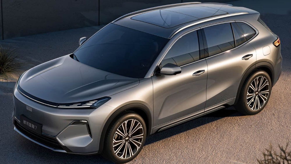 Geely Galaxy Starship 7 на передней стороне кроссоверный гибридный серый