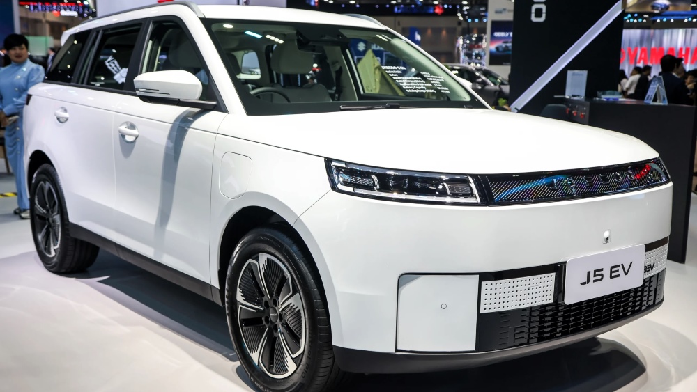 Jaecoo J5 EV на стороне