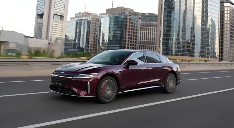 В Китае Chery Fulwin A9L стартовал с 50 287 заказами за сутки после глобальной презентации в Пекине