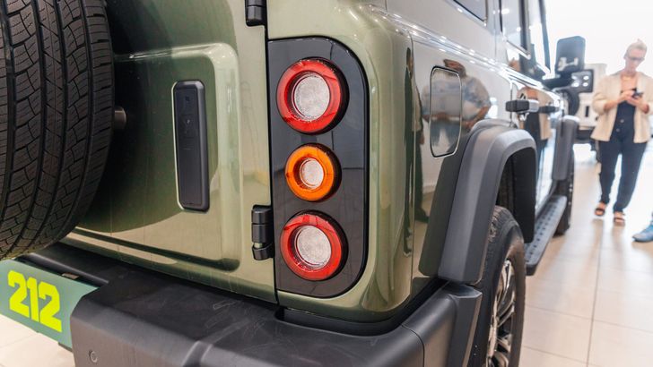 BAW 212 в автосалоне автомобилей