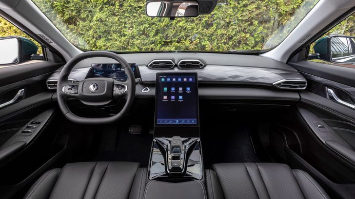 Интерьер Донгфенг Маг