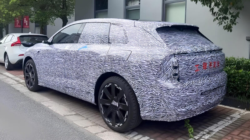 В Китае заметили электрический кроссовер AUDI перед запуском в 2026 году