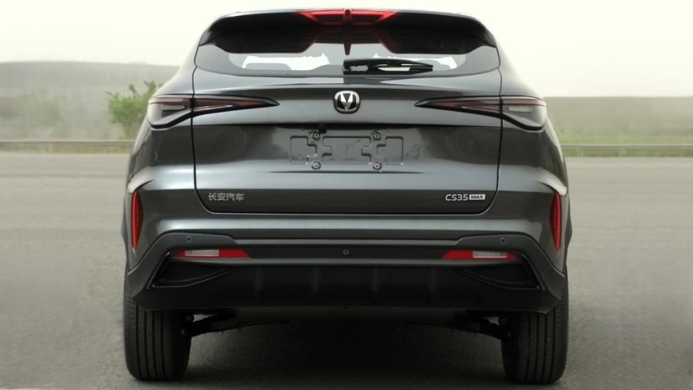 Changan CS35 Max Crossover сзади