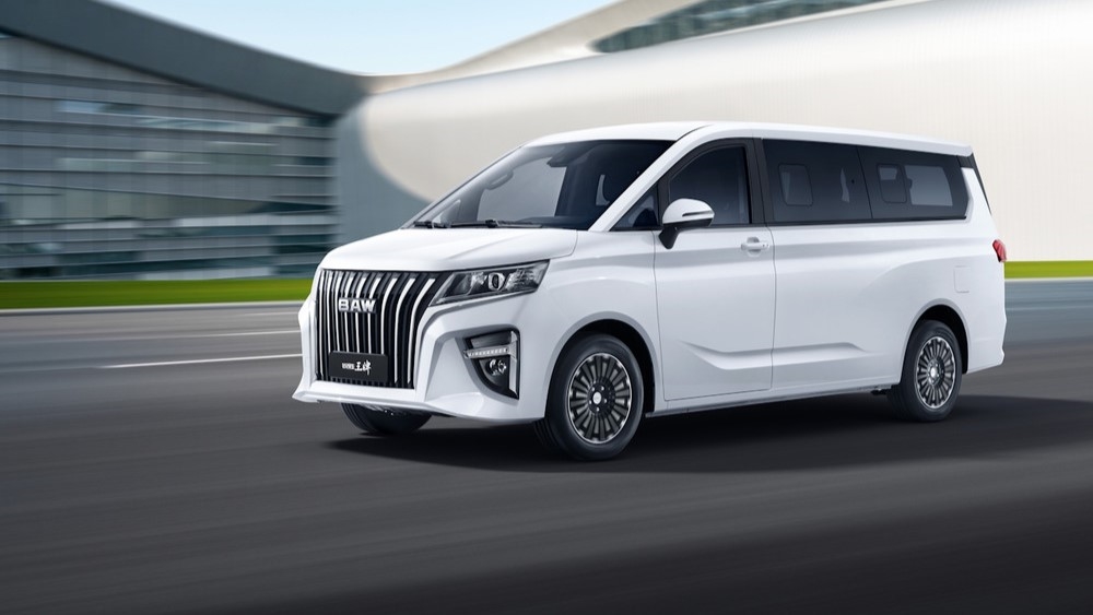 BAW MPV на передней части минивна M7