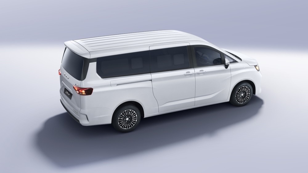 BAW MPV на задней части минивна M7