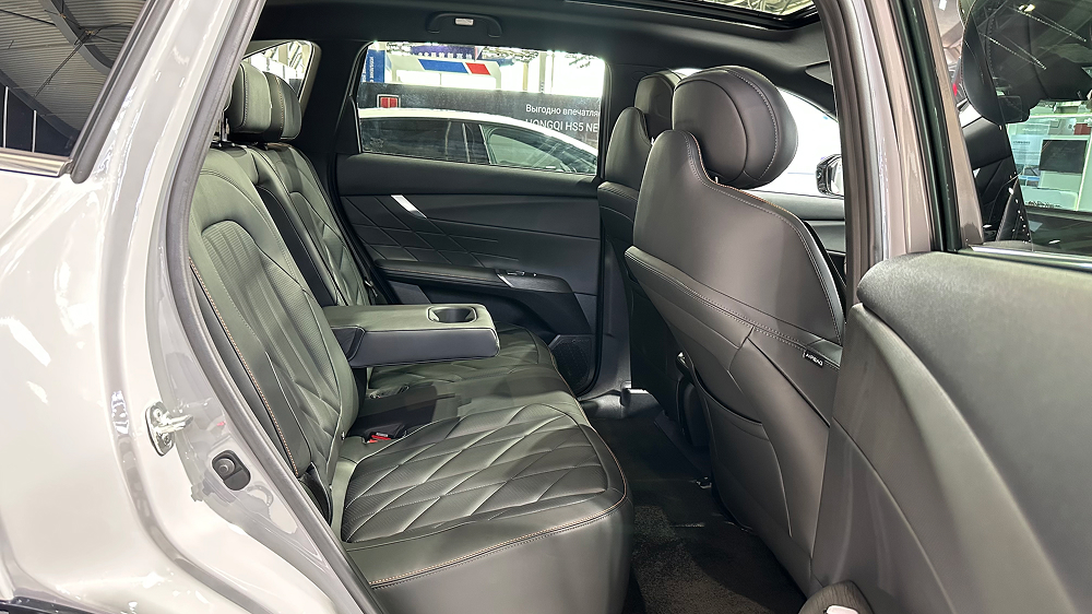 Changan CS75 плюс четвертое поколение черное внутреннее ряд сидений