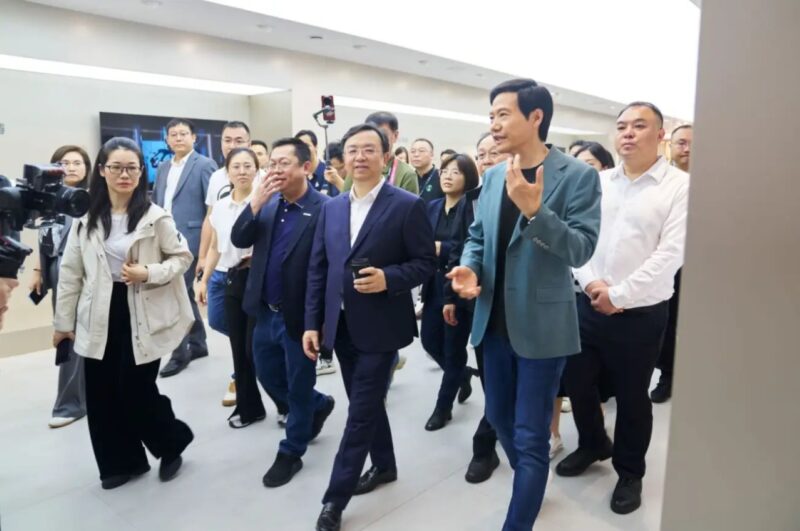 В Китае глава BYD посетил завод Xiaomi Auto по приглашению Лэй Цзюня, данные утекли в сеть