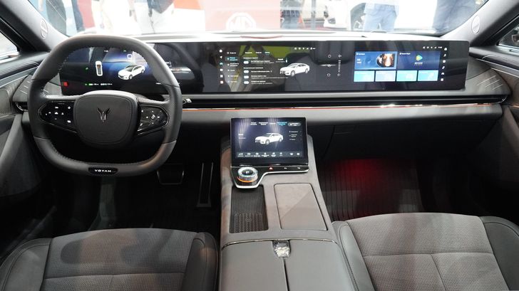 Evolute I-Space Interior