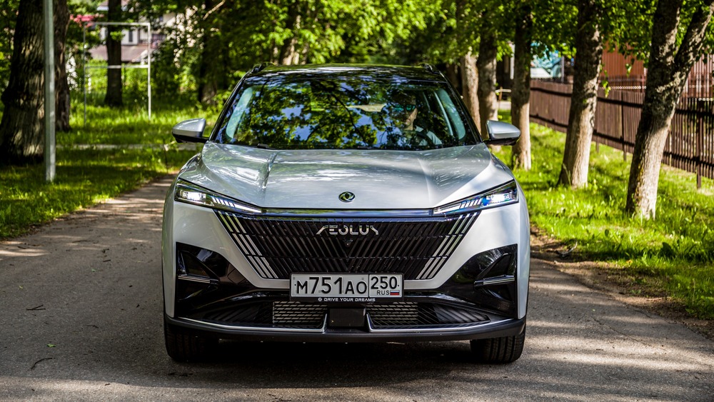 Dongfeng Mage впереди
