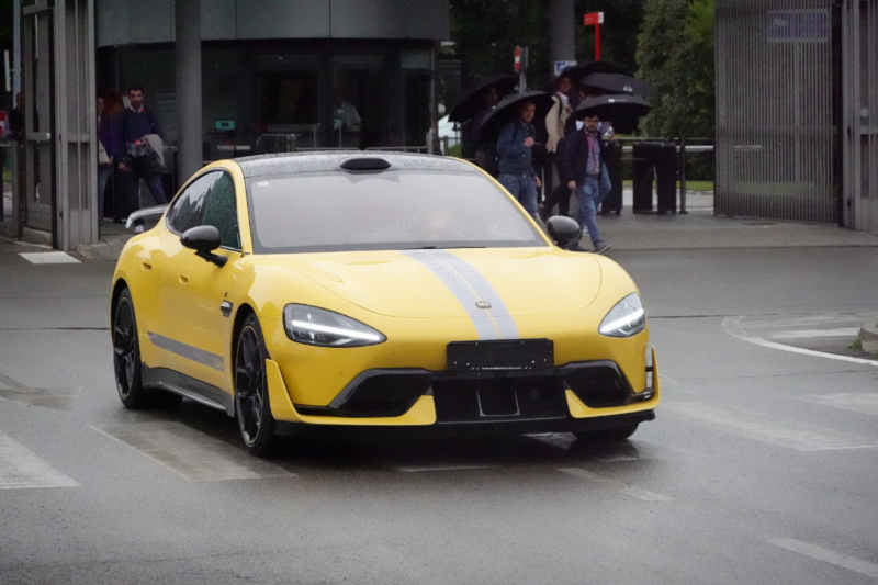 В Китае замечена Xiaomi SU7 Ultra на заводе Ferrari, а электромобиль суперкара может выйти в этом году