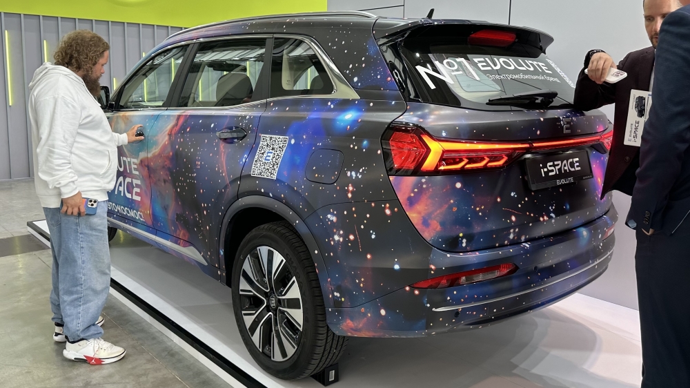 Гибридный кроссовер Evolution I-Space Innoprom на спине