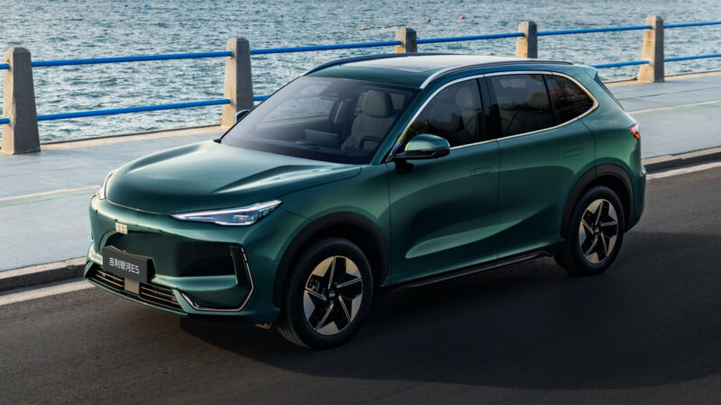 В Китае представлен обновленный электрический кроссовер Geely EX5 стоимостью от 15 335 долларов
