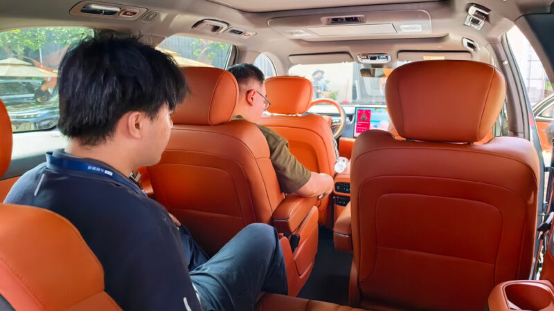 В Китае Geely представит большой гибридный SUV по цене от 34 830 долларов