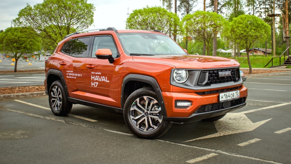 Haval H7 Karelia K-Motors на боковой стороне переднего теста