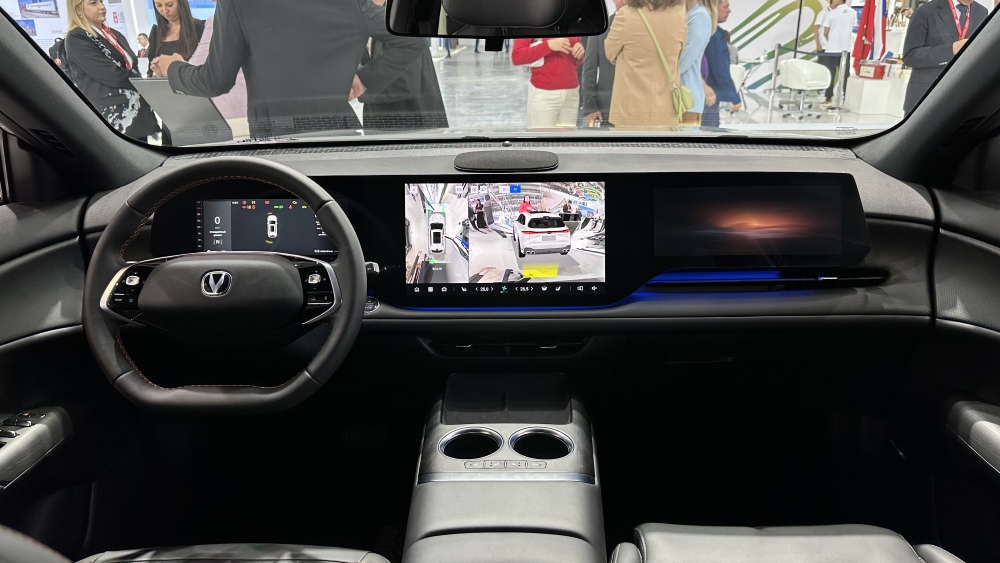 CS75 Plus new интерьер кроссовер