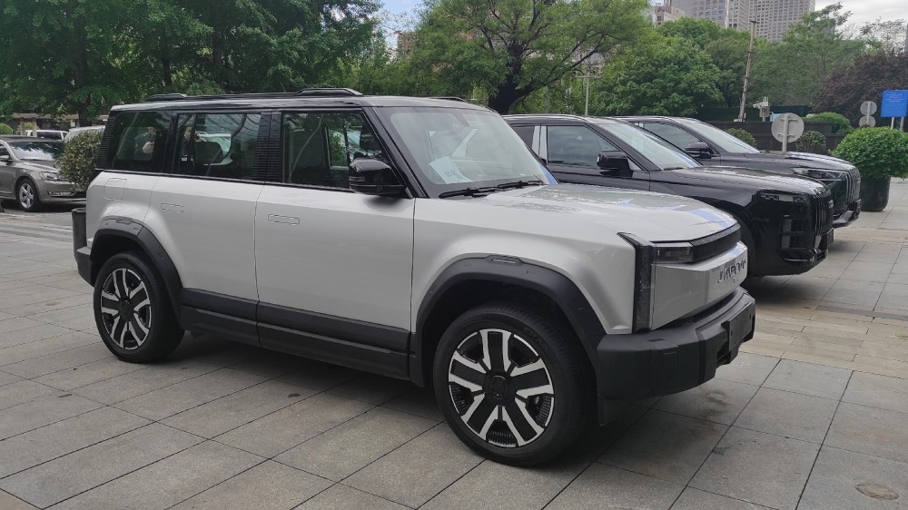 Jaecoo J6 перед стороной