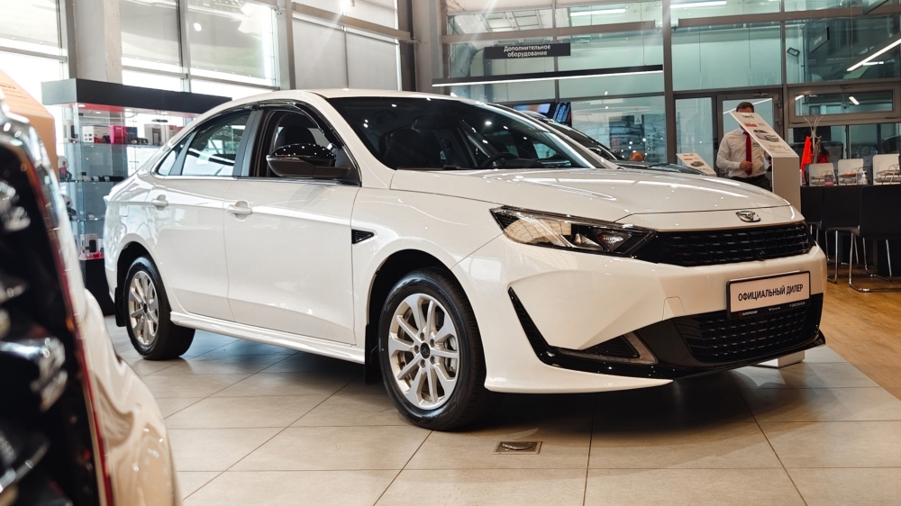Седан Kaiyi E5 в автомобилях Automarket Automarket Automobiles у дилера на передней части фронта