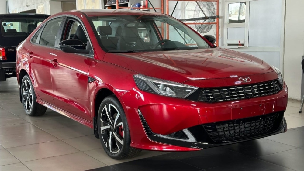 Седан Kaiyi E5 в Auto Show Dean Auto Show у дилера на стороне стороны