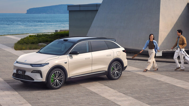 В Китае начались предпродажи обновленного кроссовера Leapmotor C11