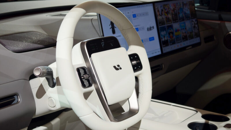 В Китае запущен электрокроссовер Li Auto i8 EV.