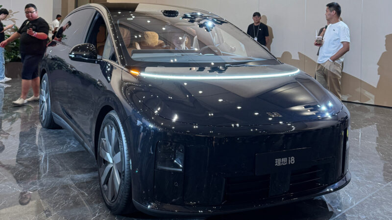 В Китае запущен электрокроссовер Li Auto i8 EV.