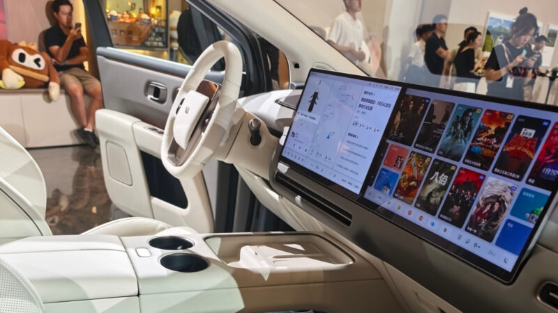 В Китае запущен электрокроссовер Li Auto i8 EV.