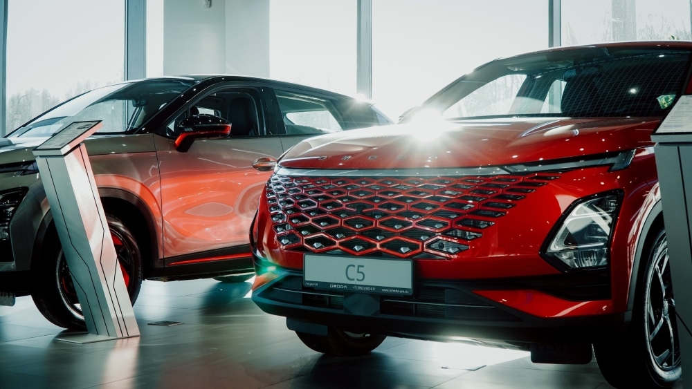 Omoda C5 Prerestiling Crossover у дилера у дилера Accent-M Irkutsk, чтобы купить новую сторону на стороне