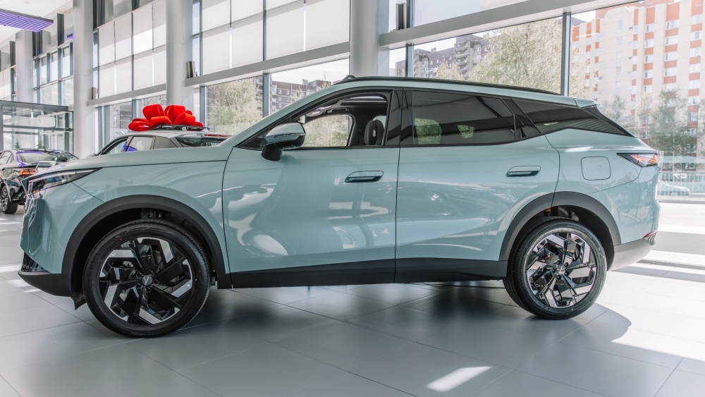 Omoda C7 Crossover у дилера на автосалоне Primorsky IAT.