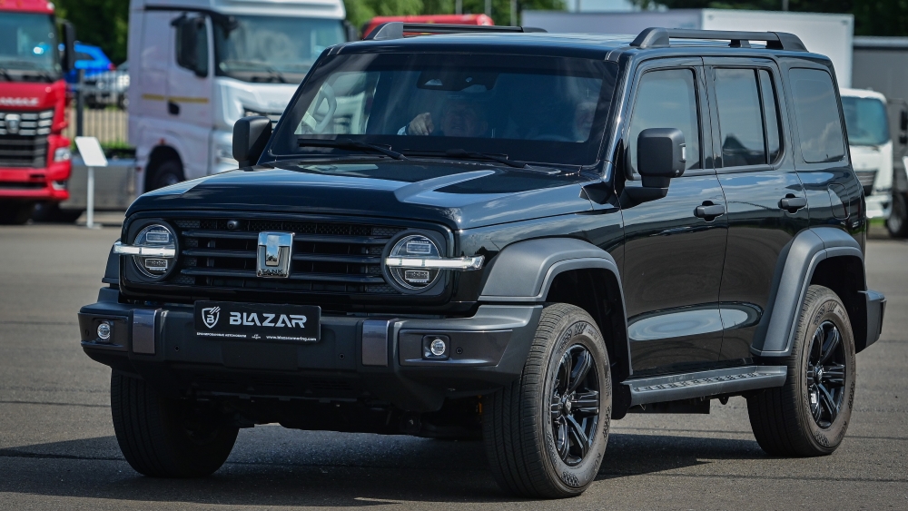 Бронированный автомобильный бак 300 Специальная версия бронирована со стороны