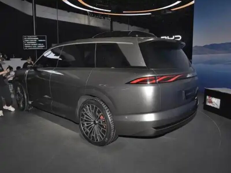 В Китае замечен замаскированный крупный SUV BYD Dynasty, запуск ожидается к концу 2025 года