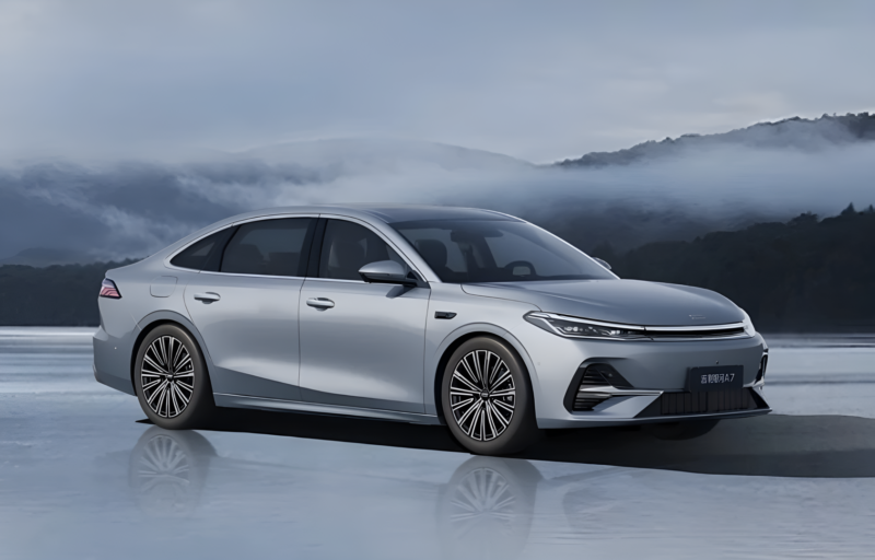 В Китае начался предзаказ Geely Galaxy A7 (PHEV) с запасом хода 2100 км