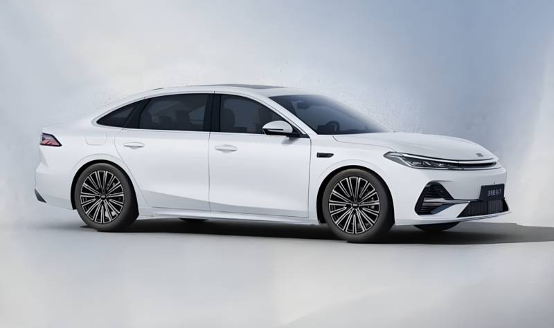 В Китае начался предзаказ Geely Galaxy A7 (PHEV) с запасом хода 2100 км