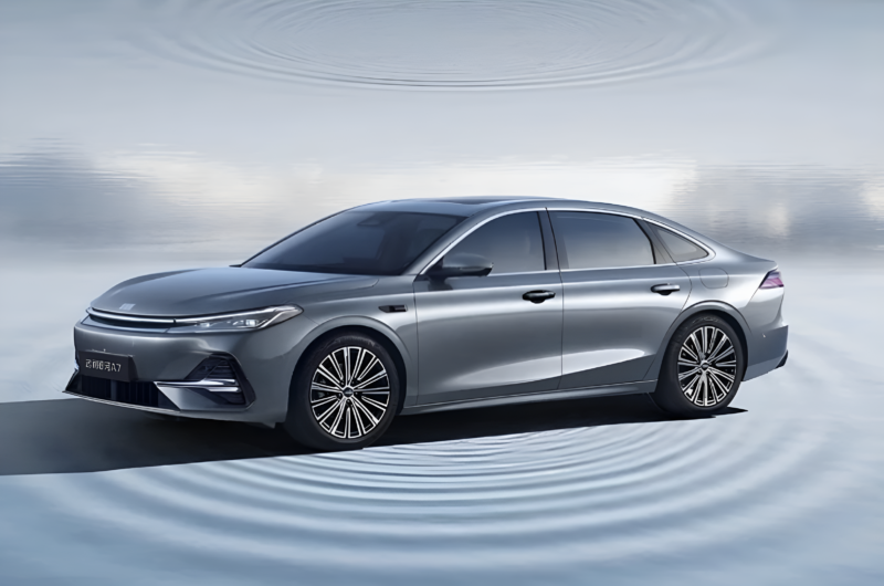 В Китае начался предзаказ Geely Galaxy A7 (PHEV) с запасом хода 2100 км