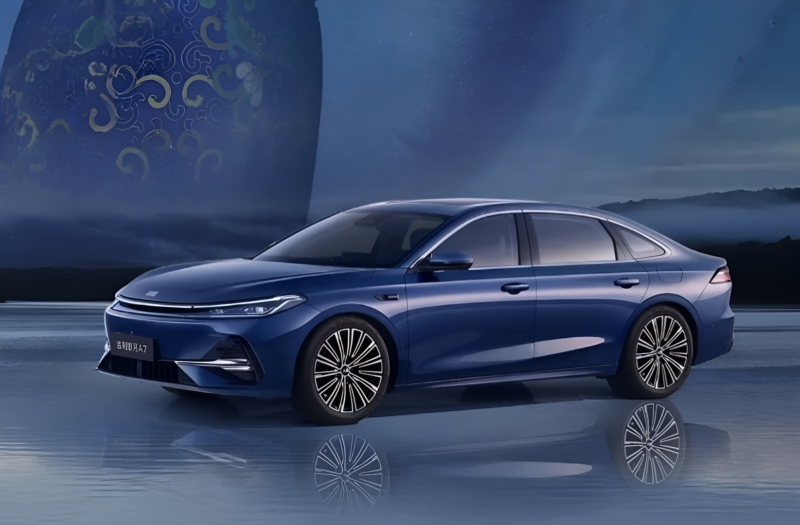 В Китае начался предзаказ Geely Galaxy A7 (PHEV) с запасом хода 2100 км
